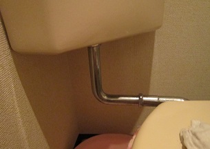 トイレ洗浄管の水漏れ修理
