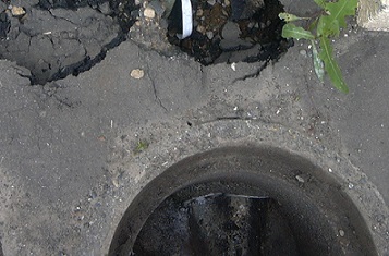 排水マンホールまわりの修理