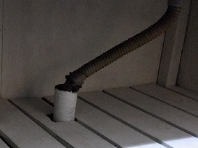 水を流すとキッチン下の排水から溢れて水漏れする