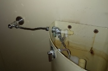 トイレタンクの漏水・部品交換