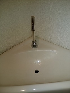 トイレの水の供給が少ない