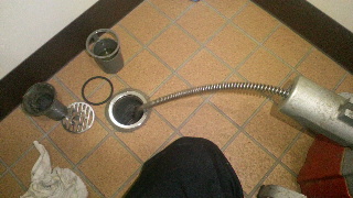 排水管の詰まり・電動ワイヤー工法