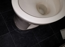ウォシュレット故障水漏れで交換工事