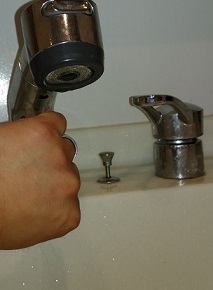 混合水栓の根元がぐらつく