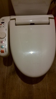 トイレのウォシュレットの交換作業