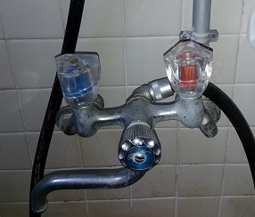 古いお風呂の蛇口の故障・交換工事