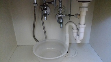 洗面台の下の水漏れトラブル