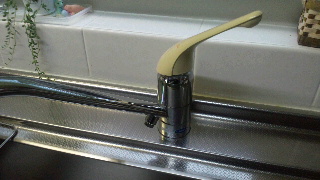 台所のシングルレバー混合水栓の交換工事