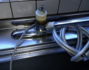 台所混合栓の分解時のトラブル