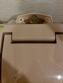 トイレの水漏れ（タンク内部の部品交換）