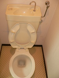 トイレの便器の水面に水が漏れてくる