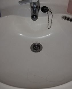 洗面の水の流れが悪くすぐに水が溜まってしまう